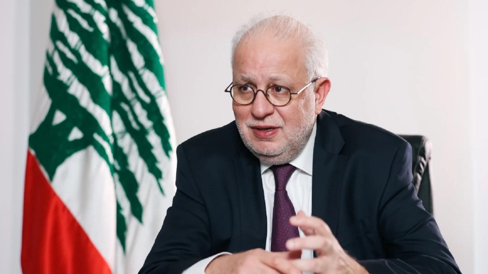 وزير العدل يقطع إجازته ويعود إلى لبنان.. والسبب؟!
