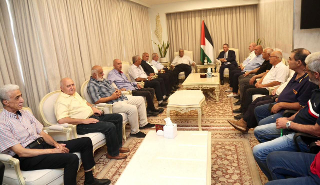 السفير دبور يستقبل الحملة الاهلية لنصرة فلسطين وقضايا الامة في زيارة وداعية
