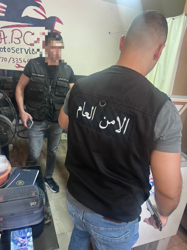 بالصور - جولة رقابية في جزين تسفر عن ضبط دجاج فاسد وختم محل بالشمع الأحمر