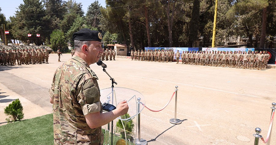 قائد الجيش يتفقد المراكز المستحدثة عند الحدود الجنوبية ويزور عائلات العسكريين الشهداء