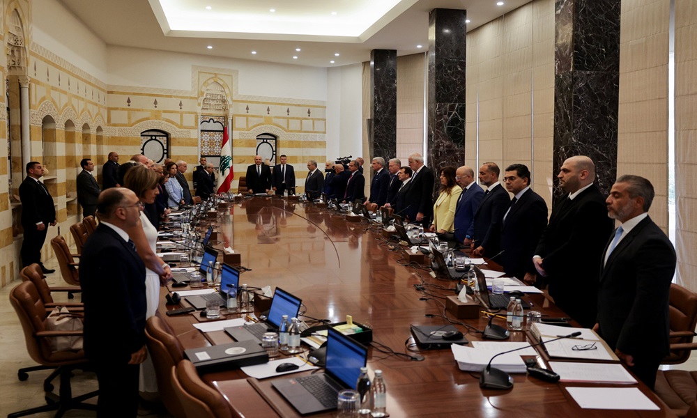 الحكومة تتخذ نصف قرار بحصر السلاح