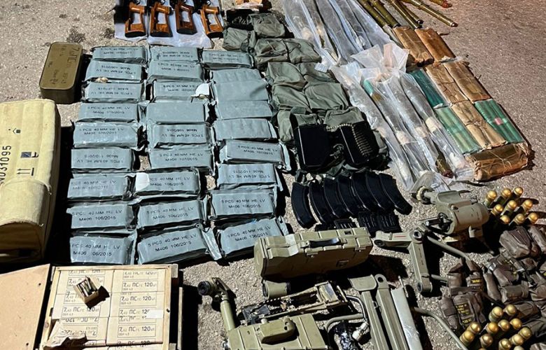 الجيش يحبط محاولة تهريب كمية كبيرة من الأسلحة عبر الحدود السورية