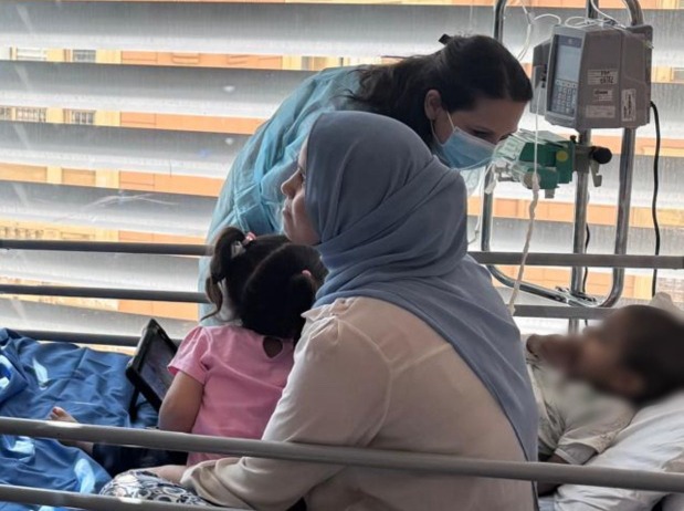 السفيرة الفلسطينية لدى إيطاليا ابو عمارة تزور جرحى قطاع غزة في المستشفيات الإيطالية