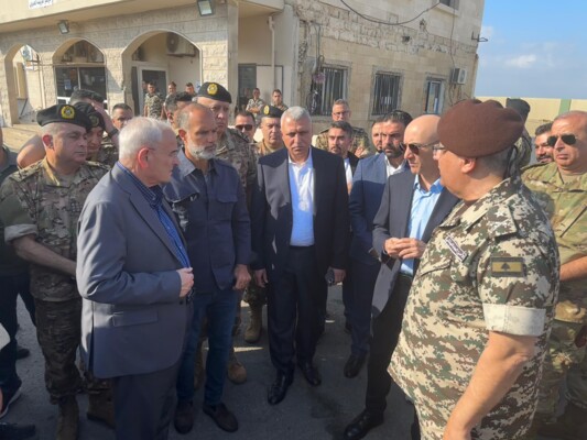 وزير الدفاع  في جولة حدودية على المعابر الشمالية برفقة وفد وزاري وأمني