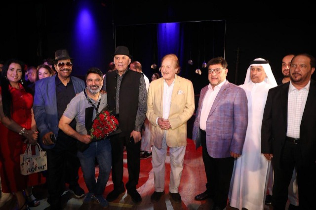 "الفانوس" يضيء ليالي مهرجان المسرح التجريبي والضنحاني يوقع النسخة العربية والإنجليزية للمسرحية