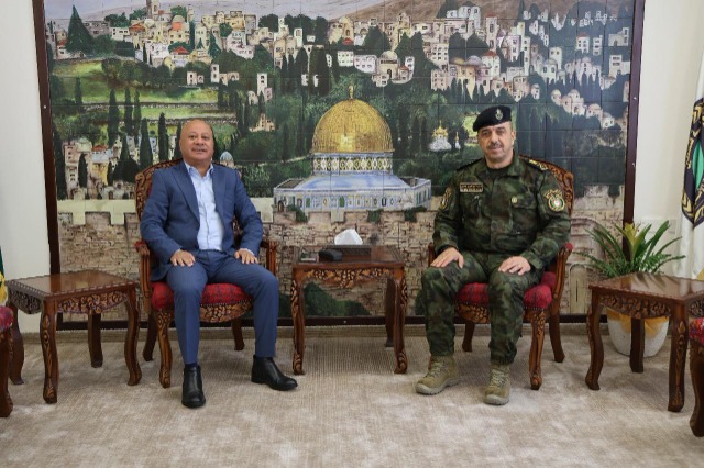 د. أبو هولي يلتقي قائد "قوات الأمن الوطني الفلسطيني" ويشيد بدور الجهاز في حماية مكتسبات الوطن وتعزيز السلم الأهلي