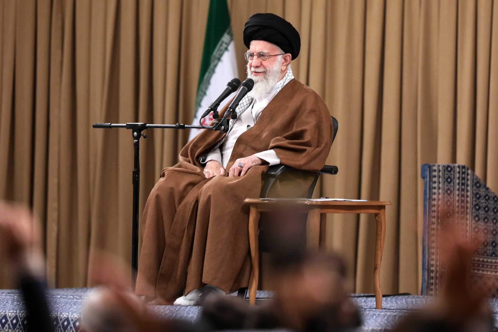 خامنئي يوجه دعوة إلى تخزين استراتيجي للغذاء والدواء في إيران