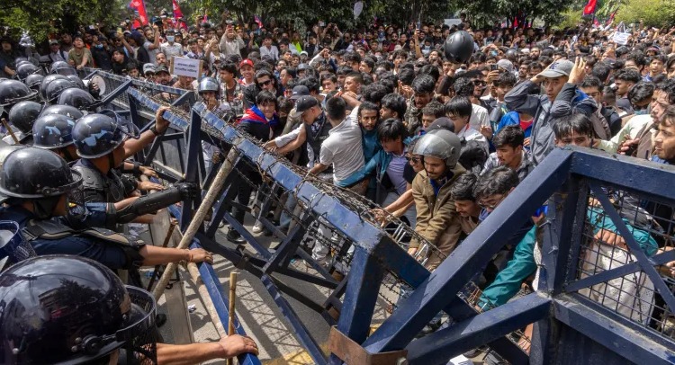 51 قتيلاً بتظاهرات النيبال و12 ألف سجين فارّ