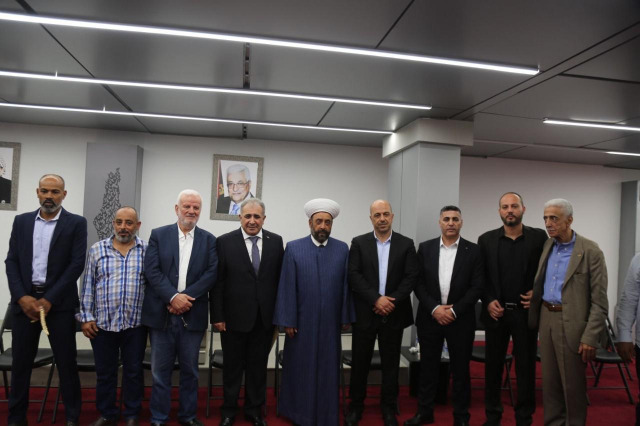تقبل التعازي بوفاة والدة اللواء العبد ابراهيم خليل في سفارة فلسطين - بيروت