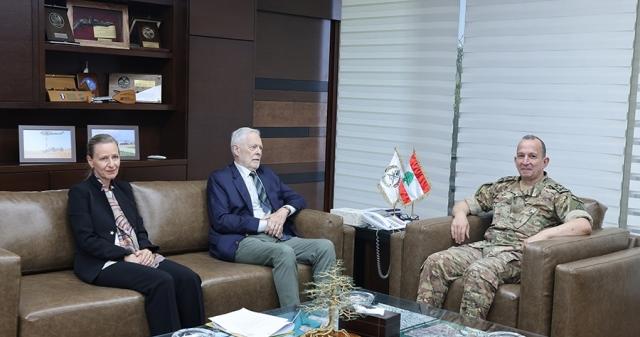 "الأونروا" و"لجنة الحوار اللبناني الفلسطيني" يجتمعان مع الجيش اللبناني لبحث مشاريع تحسين المخيمات