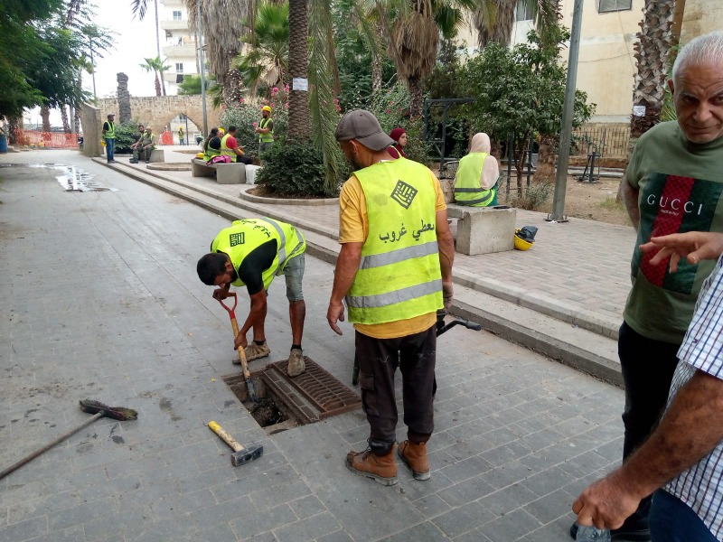 "معطي غروب" تواصل حملة تنظيف مجاري الصرف الصحي… وفرقها تدخل صيدا القديمة