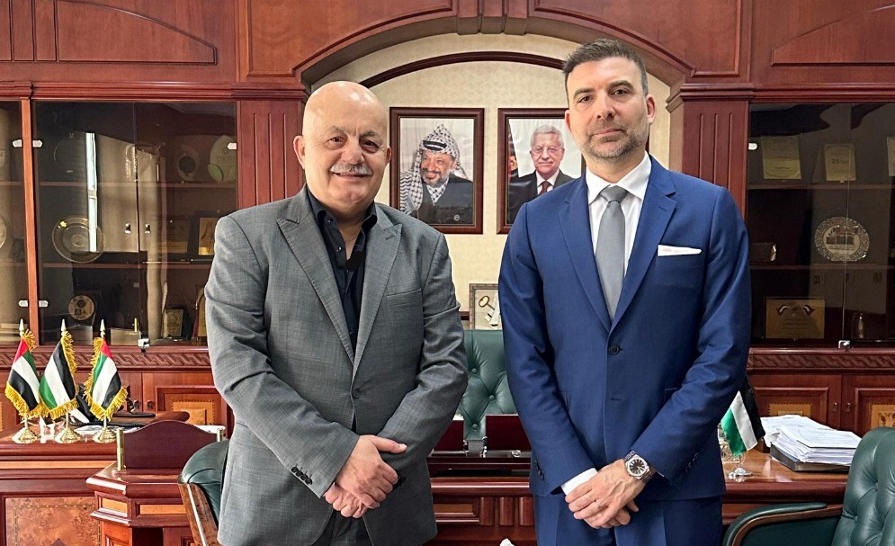 السفير منيمنة يزور السفير يونس في أبوظبي