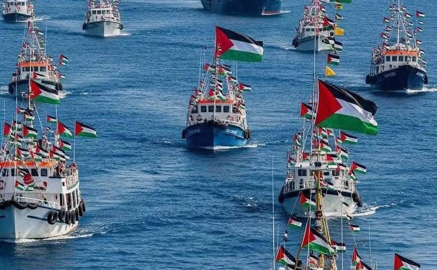 دير ياسين تقود القافلة: "أسطول الصمود" يرسم ممراً إنسانياً إلى غزة