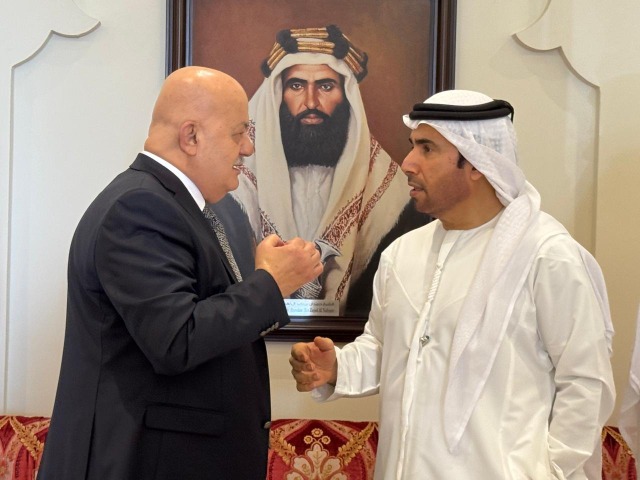 السفير علي يونس يعزي اللواء أحمد الريسي بوفاة والدته