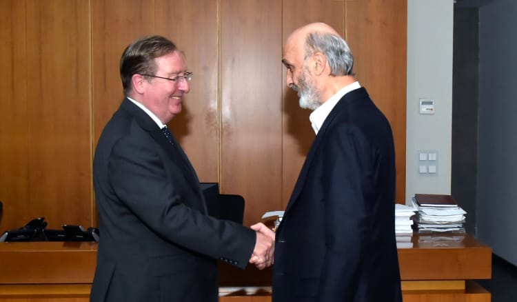 جعجع يستقبل السفير البريطاني ويشدد على إجراء الانتخابات في موعدها