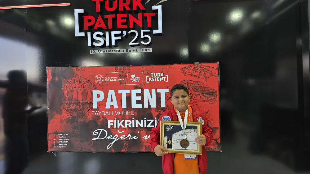 الطالب المقاصدي محمد موسى سويدان يفوز بالميدالية الذهبية في معرض الاختراعات العالمي "Tekno Fest 2025" - اسطنبول