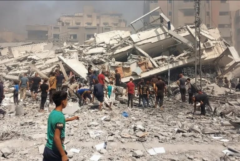 عشرات الشهداء والجرحى في عدوان الاحتلال المتواصل على غزة.. وخدمات بنوك الدم مهددة بالتوقف