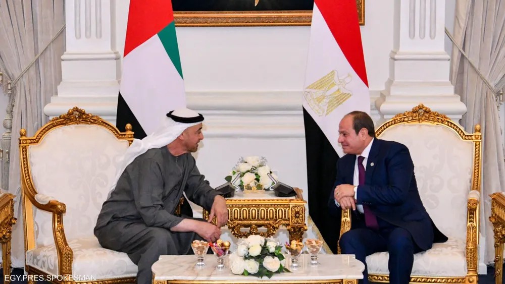 بن زايد يصل القاهرة في زيارة أخوية