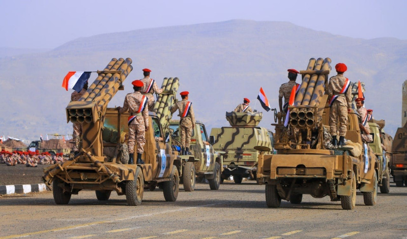 القوات المسلحة اليمنية: استهدفنا سفينة في خليج عدن وهي معرضة للغرق