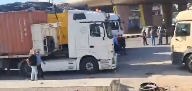 بعد احتجاج ضهر البيدر… اعتصام جديد لأصحاب الشاحنات في شتورا