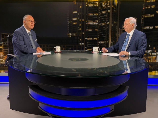 د. وليد عربيد لـ"تلفزيون فلسطين": جهود الرئيس عباس حول إقامة الدولة الفلسطينية لأمر واقع