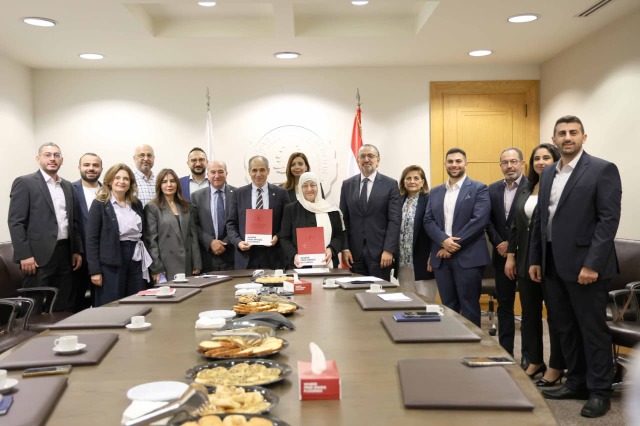 تعاون أكاديمي ومجتمعي.. مذكرة تفاهم بين الجامعة الأميركية في بيروت ومؤسسة الحريري لدعم التنمية وتمكين الشباب