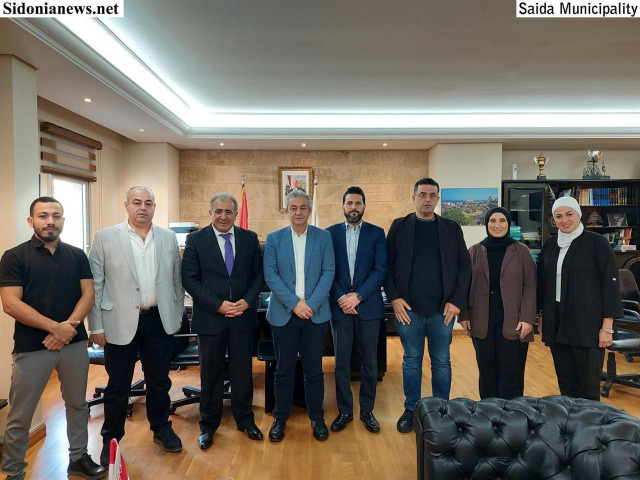 السفير الأسعد يزور بلدية صيدا.. وتأكيد على متانة العلاقات اللبنانية - الفلسطينية