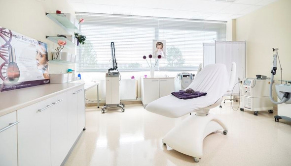 إقفال مركزي تجميل في النبطية بالشمع الأحمر
