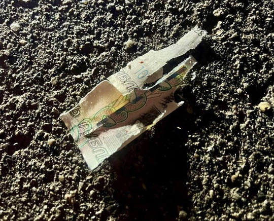 "الفخّ القاتل"... إصابة طفل بانفجار عبوة ناسفة مموهة كـ"هدية"!