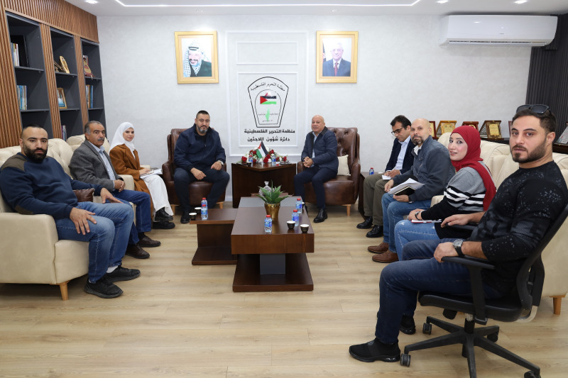 د. أبو هولي خلال استقباله وفداً من مخيم عين عريك: الحفاظ على المخيمات و"الأونروا" أولى الأولويات