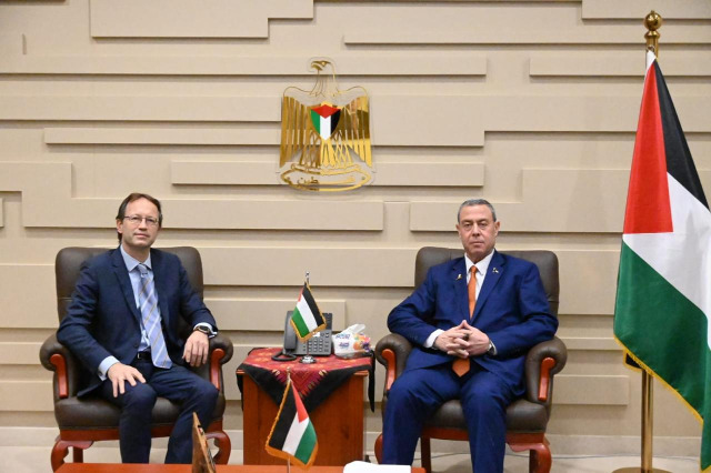 السفير اللوح يطلع نظيره الأسباني على مستجدات الوضع السياسي الفلسطيني