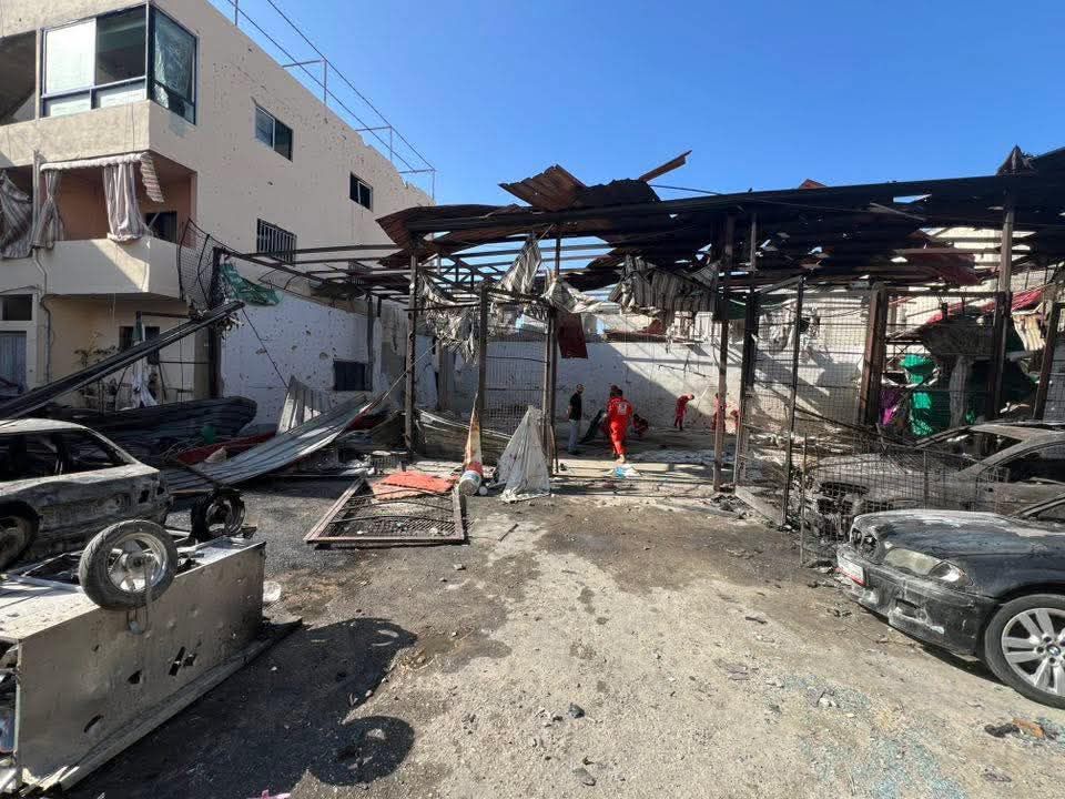 بالفيديو والصور - دمار كبير في مخيم عين الحلوة جراء العدوان الإسرائيلي