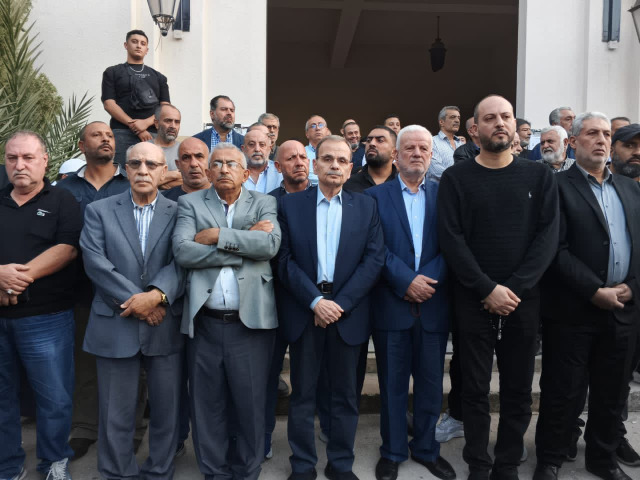 وفد من التنظيم الشعبي الناصري برئاسة النائب سعد يشارك في تشييع شهداء مجزرة عين الحلوة