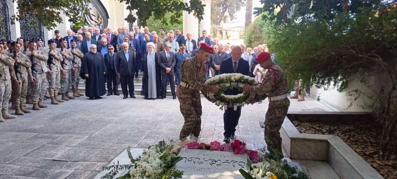 إحياء ذكرى الاستقلال  الـ82 في صيدا.. وزير العمل يضع إكليلًا من الزهر على ضريح الرئيس عسيران