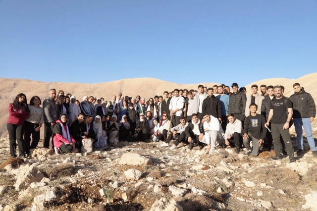 افتتاح "غابة ثانوية السفير" على سفح جبل المكمل  بغرس 1000 أرزة بالتعاون مع "لجنة أصدقاء غابة الأرز"