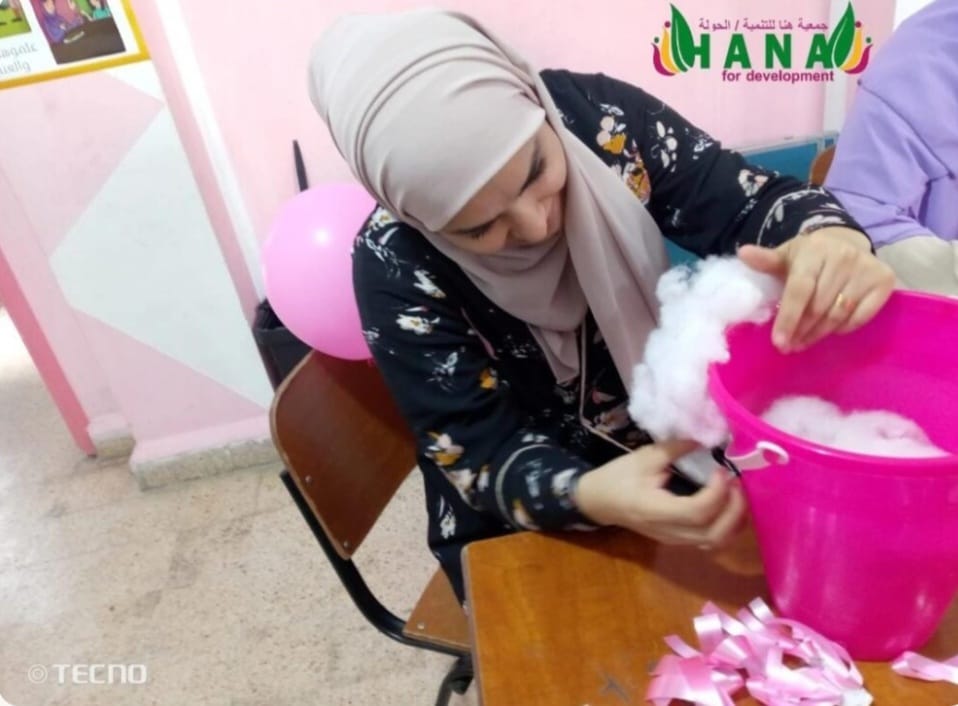 جمعية "هنا" تطلق سلسلة حملات ميدانية للتوعية من سرطان الثدي