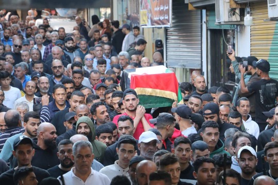 "حركة فتح" في صور تشيّع اللواء جلال أبو شهاب في موكب مهيب!