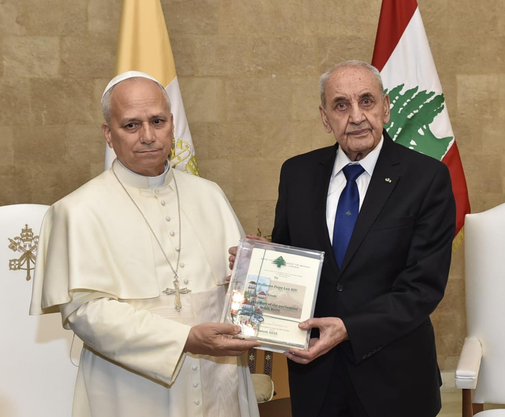 ماذا قدم الرئيس بري للبابا؟