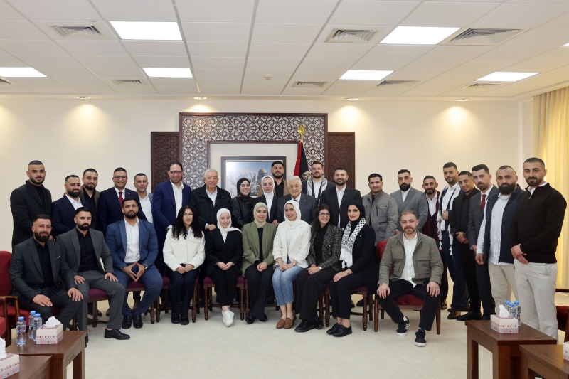 الرئيس عباس يستقبل وفد سكرتاريا الشبيبة الفتحاوية