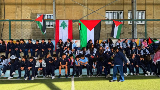طلاب ثانوية الحاج بهاء الدين الحريري يرفعون صوت التضامن مع فلسطين