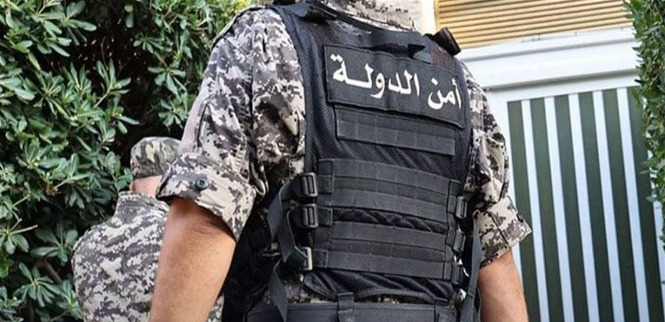 أمن الدولة يضبط أحذية تحتوي على ملصقات إسرائيليّة في صبرا