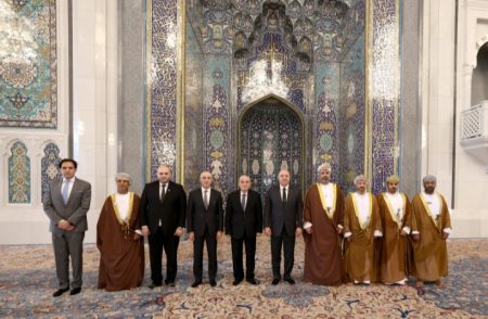 الرئيس عون يعود إلى بيروت مختتماً زيارة رسمية حافلة إلى سلطنة عُمان