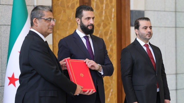 الشرع يتَقبَّل أوراق السفير اللبناني هنري قسطون