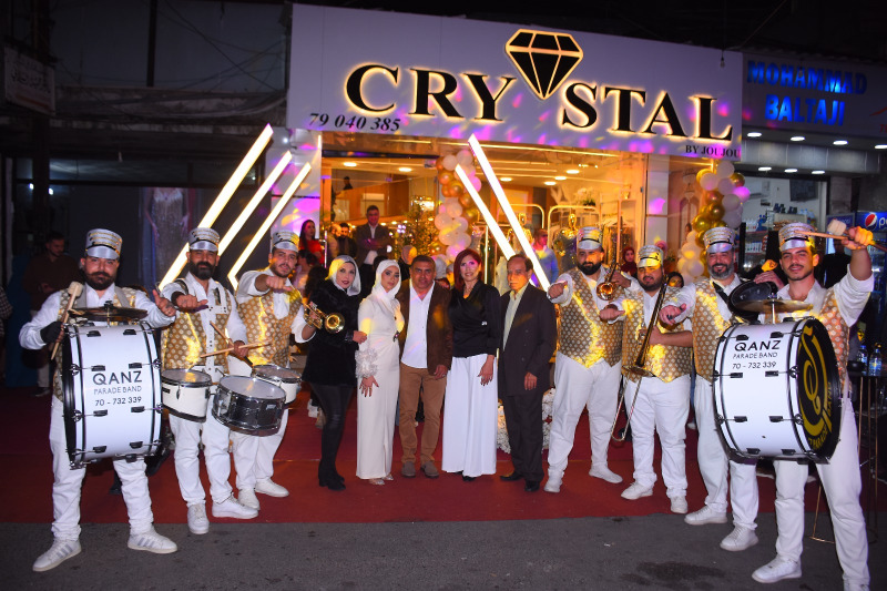 مؤسسة "Crystal" تفتتح فرعها الجديد في صيدا: صالة فخمة لفساتين الأعراس والسهرات
