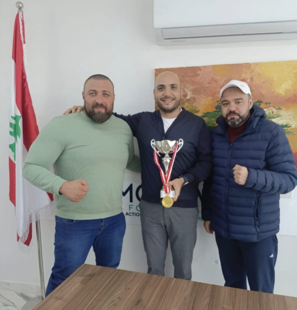 عمر مرجان يكرم البطل الصيداوي بلال الغربي