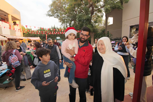 بهية الحريري تتفقد مهرجان "Winter Sparkle Village" في ثانوية رفيق الحريري