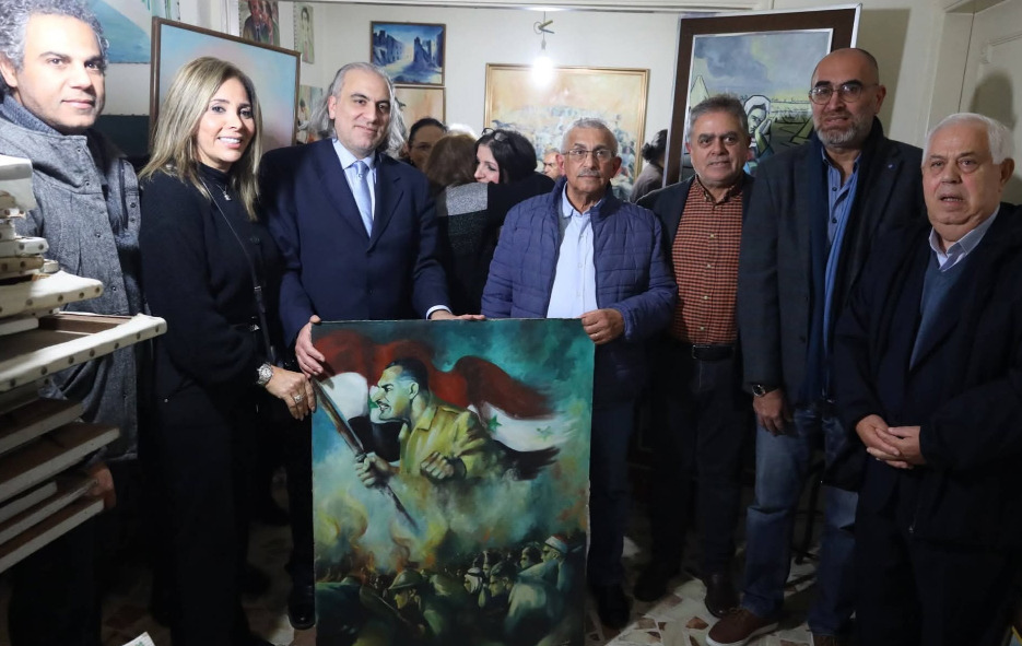 النائب سعد يحيي إرث الفنان الراحل محمد علي الخطيب في معرض "النظرة الأخيرة"