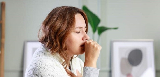 بعضها خطير.. طبيب يكشف 5 أنواع للسعال