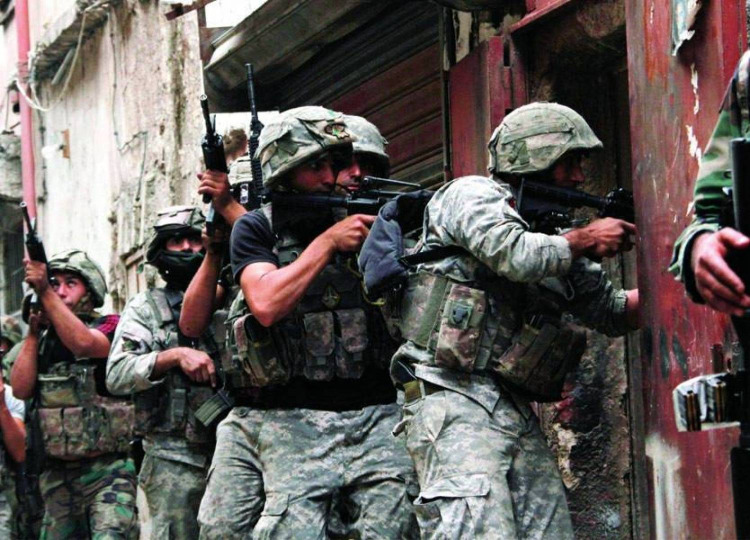 الجيش يداهم منازل مطلوبين في بعلبك... وهذا ما تم ضبطه