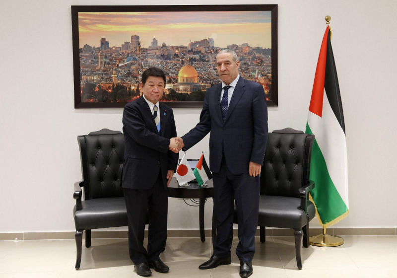 نائب الرئيس الفلسطيني يستقبل وزير خارجية اليابان ويبحثان آخر المستجدات والتطورات